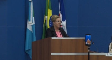 Vereadora Evalda volta a cobrar solução para fiação solta e acompanha avanço das obras no Vila Alegre