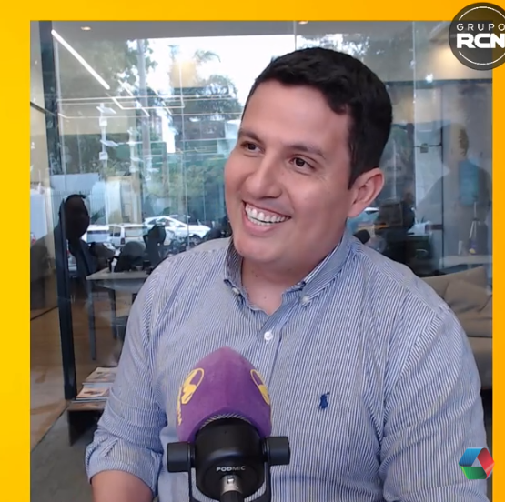 Diretor de Incorporação da Engepar, Fernando Bezerra no estúdio da Massa FM. (Reprodução)