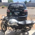 Força Tática apreende menor e prende homem por tráfico de drogas e recupera motocicleta furtada em Três Lagoas