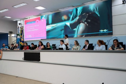 Audiência Pública na Câmara de Campo Grande reuniu famílias, autoridades e profissionais da saúde para discutir medidas de prevenção e enfrentamento à violência obstétrica e à negligência médica - Foto: Divulgação/Cãmara dos Vereadores de CG
