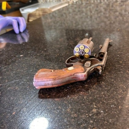 Arma utilizada por um dos criminosos - Foto: Reprodução/Batalhão de Choque