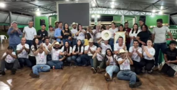 Voluntários no 25º Leilão Direito de Viver que arrecadou recursos para o Hospital de Amor de Barretos e contou com ampla participação da comunidade paranaibense. Voluntários no 25º Leilão Direito de Viver que arrecadou recursos para o Hospital de Amor de Barretos e contou com ampla participação da comunidade paranaibense.