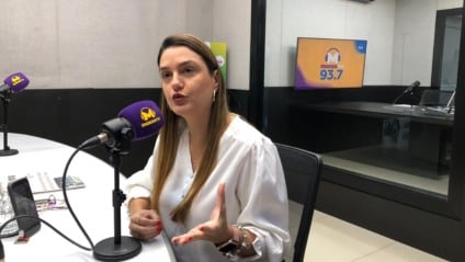 Milena Mendonça, no estúdio da rádio Massa Campo Grande (Foto: Fernando de Carvalho/ Massa CG)