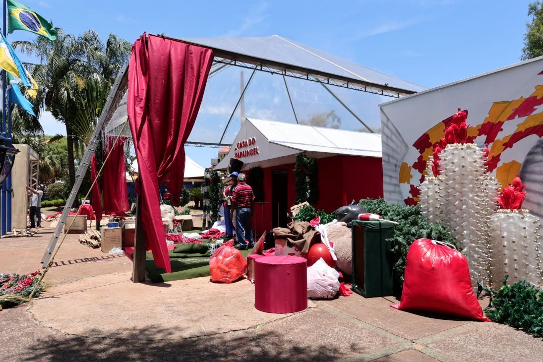 Natal Mágico em Dourados: Papai Noel Chega e Acende a Magia!