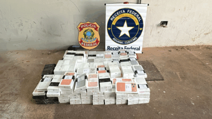 A condutora do veículo foi detida e conduzida à Delegacia de Policia Federal de Dourados, onde foi autuada em flagrante. (Foto: Divulgação PF)