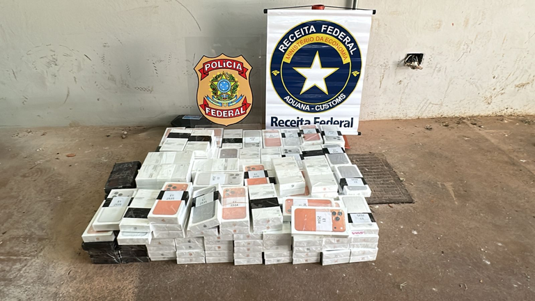 A condutora do veículo foi detida e conduzida à Delegacia de Policia Federal de Dourados, onde foi autuada em flagrante. (Foto: Divulgação PF)