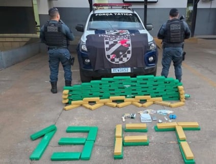 Ocorrência resultou na prisão de um suspeito por tráfico e na apreensão de uma quantidade significativa de drogas - Foto/13° BPM