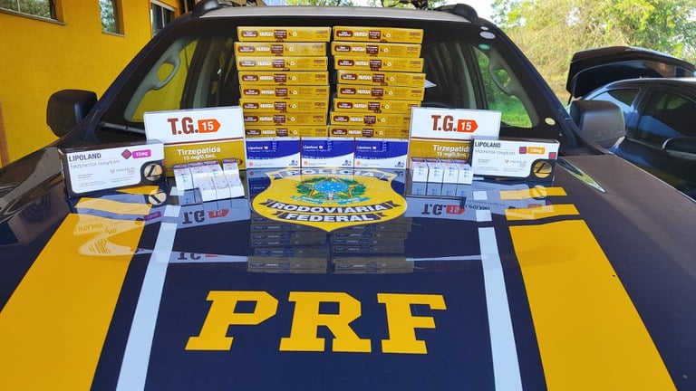 Na vistoria, os policiais encontraram os medicamentos sem documentação fiscal - Foto/ Polícia Rodoviária Federal