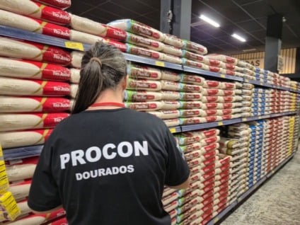 Fiscais do Procon visitaram 12 supermercados de Dourados, entre os dias 3 e 5 de novembro. (Divulgação/Assecom)