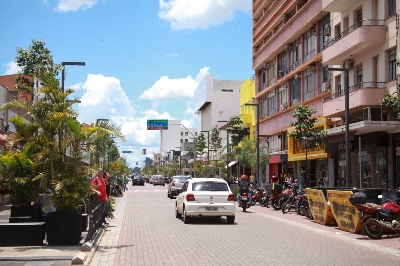 Agetran inicia a retirada de fios soltos no quadrilátero central de Campo Grande - Foto: Divulgação/Prefeitura de CG Agetran inicia a retirada de fios soltos no quadrilátero central de Campo Grande - Foto: Divulgação/Prefeitura de CG