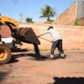 Equipes da Sisep trabalham na recuperação das vias após a trégua das chuvas - Foto: Divulgação/Prefeitura de CG