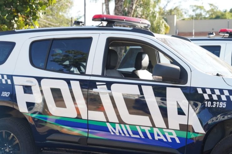 Viatura da Polícia Militar durante atendimento de ocorrências em Paranaíba. Viatura da Polícia Militar durante atendimento de ocorrências em Paranaíba.