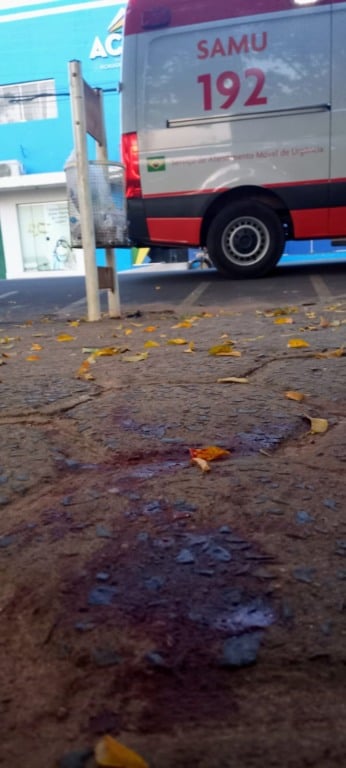 Mulher é baleada durante assalto a estabelecimento que funciona de madrugada em Três Lagoas