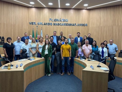 Vereadores e secretários municipais de Aparecida do Taboado em reunião sobre as emendas impositivas (Foto: Sarah Protz/Assessoria)