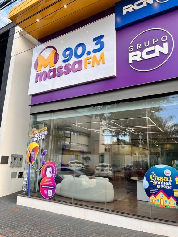 A Massa FM Dourados em parceria com o Eduardo Mozun vai sortear um Iphone 17 Pro Max. (Foto: Kátia Kuratone)