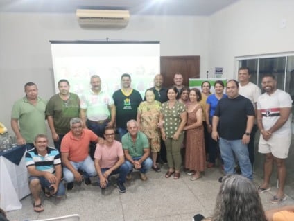 Integrantes da diretoria eleita da APAE de Aparecida do Taboado (Foto: Mauro Silva/Cultura FM)