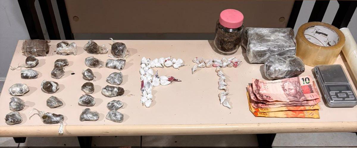 Ao ver "camburão" da Força Tática suspeito tentou correr foi perseguido e preso. Foto: Divulgação/Polícia Militar. Ao ver "camburão" da Força Tática suspeito tentou correr foi perseguido e preso. Foto: Divulgação/Polícia Militar.