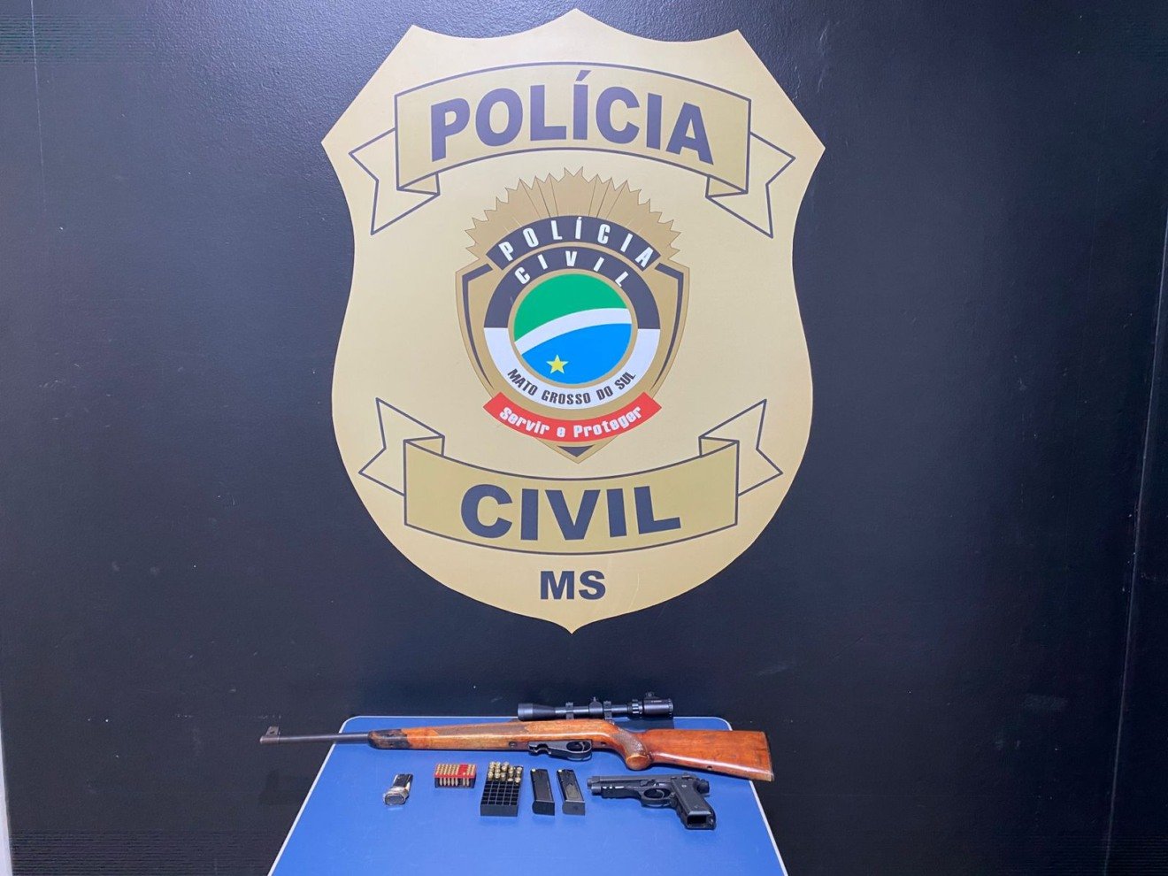 Polícia Civil apreende armas, munições e equipamentos em propriedade rural de Mundo Novo durante investigação de grupo criminoso - Foto: Divulgação/Polícia Civil