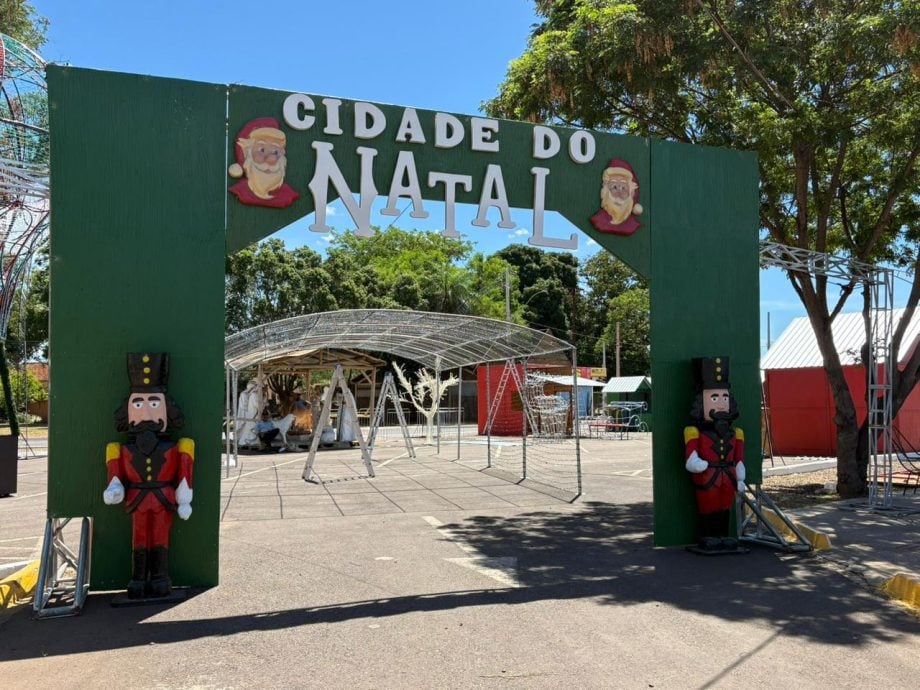 Além do Centro da Cidade, os distritos de Arapuá e Jupiá também receberam decoração especial, garantindo que o espírito natalino alcance cada canto do município. Foto: Divulgação/Assessoria. Além do Centro da Cidade, os distritos de Arapuá e Jupiá também receberam decoração especial, garantindo que o espírito natalino alcance cada canto do município. Foto: Divulgação/Assessoria.