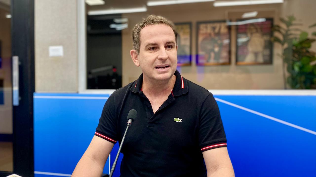 Nos primeiros dias no cargo, Fernando está focado em conhecer todos os serviços da secretaria e reforçar o acolhimento aos servidores. Foto: Antônio Luiz/RCN 67. Nos primeiros dias no cargo, Fernando está focado em conhecer todos os serviços da secretaria e reforçar o acolhimento aos servidores. Foto: Antônio Luiz/RCN 67.