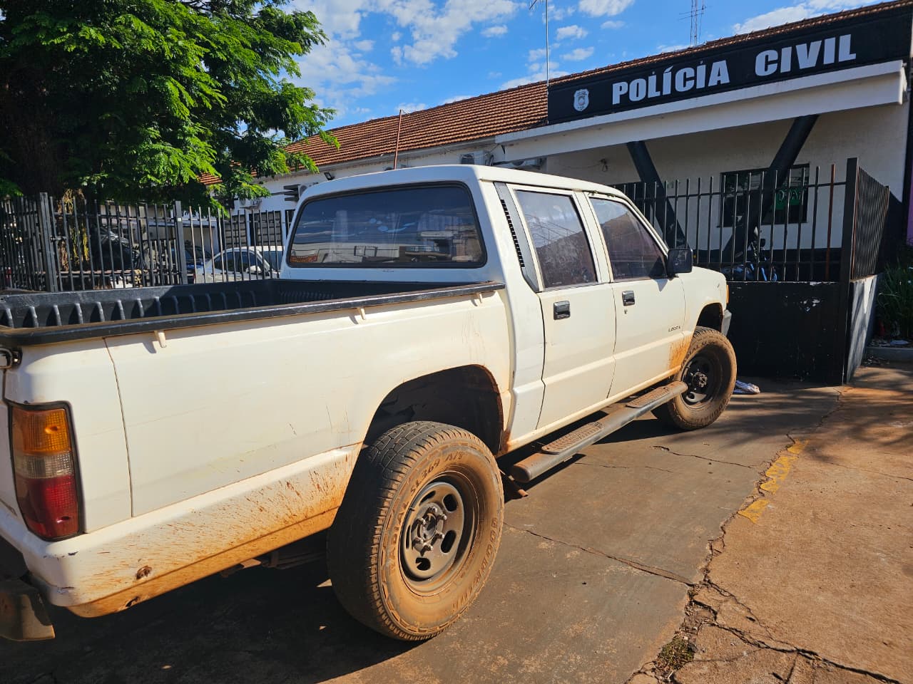 Suspeito fugiu com o veículo durante negociação e foi encontrado em Rio Brilhante - Foto: Divulgação/PCMS Suspeito fugiu com o veículo durante negociação e foi encontrado em Rio Brilhante - Foto: Divulgação/PCMS