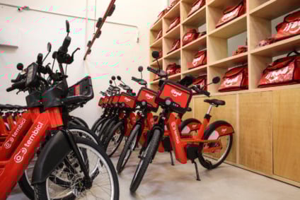 Programa prevê até 45 mil bicicletas elétricas,  sendo 20 mil em operação até 2027 - Foto: Reprodução/iFood