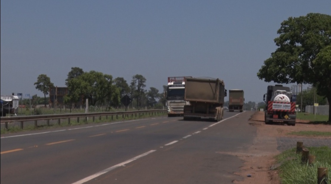 O Anel Viário dá acesso ao Distrito Industrial, ao Hospital Regional e liga a avenida Ranulpho Marques Leal até o bairro Montanini, passando pelo Shopping Três Lagoas. Foto: Reprodução/TVC HD. O Anel Viário dá acesso ao Distrito Industrial, ao Hospital Regional e liga a avenida Ranulpho Marques Leal até o bairro Montanini, passando pelo Shopping Três Lagoas. Foto: Reprodução/TVC HD.