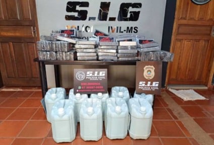 Segundo a polícia, a ação foi desencadeada após uma denúncia anônima sobre movimentação suspeita no local. Nenhuma pessoa foi presa. As investigações continuam para localizar os responsáveis pelo armazenamento e pela distribuição da carga ilícita. (Foto: Osvaldo Duarte)