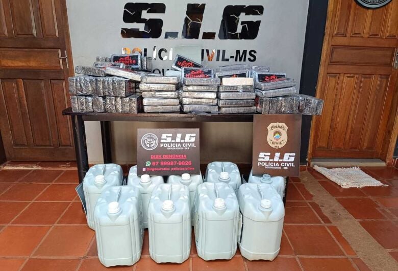 Segundo a polícia, a ação foi desencadeada após uma denúncia anônima sobre movimentação suspeita no local. Nenhuma pessoa foi presa. As investigações continuam para localizar os responsáveis pelo armazenamento e pela distribuição da carga ilícita. (Foto: Osvaldo Duarte) Segundo a polícia, a ação foi desencadeada após uma denúncia anônima sobre movimentação suspeita no local. Nenhuma pessoa foi presa. As investigações continuam para localizar os responsáveis pelo armazenamento e pela distribuição da carga ilícita. (Foto: Osvaldo Duarte)