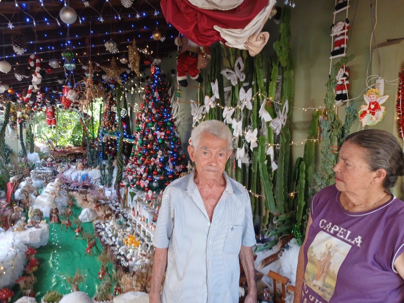 Dona Nair e seu Juvenal montam há 50 anos um presépio gigantesco em casa - Foto: Ana Cristina Santos/RCN 67. Dona Nair e seu Juvenal montam há 50 anos um presépio gigantesco em casa - Foto: Ana Cristina Santos/RCN 67.
