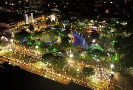 Dourados Brilha 2024 na Praça Antônio João. (Foto: Marcos Adriano)