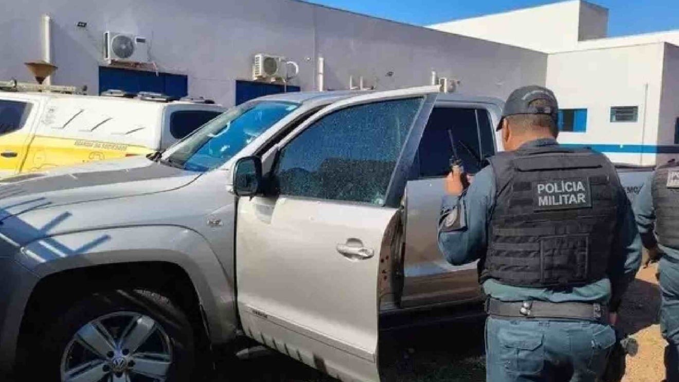 Homem de 42 anos, identificado como Leandro Roberto de Oliveira, foi executado com disparos de arma de fogo. (Foto: Reprodução, Leandro Holsbac)