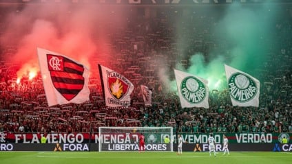 Torcedores de Flamengo e Palmeiras assistem à final da Libertadores em bar lotado em Campo Grande, em clima de decisão