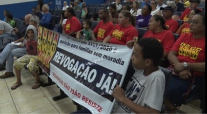 Famílias pedem à Câmara a revogação de lei que as impede de participar de programas habitacionais
