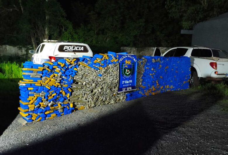 Segundo a polícia, ao todo, foram contabilizados 1.847 tabletes, totalizando 1.568 kg de maconha. (Divulgação PMMS)
