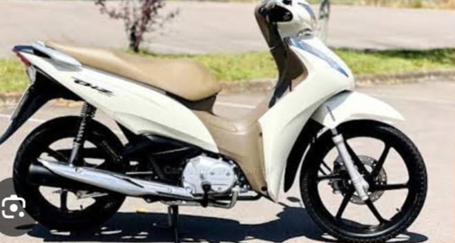 Polícia Militar recuperou parte dos itens furtados do baú de moto Honda Biz . Polícia Militar recuperou parte dos itens furtados do baú de moto Honda Biz .