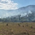 as chamas avançaram sobre a serra, destruindo parte da vegetação protegida (Foto: Reprodução/ MPMS)