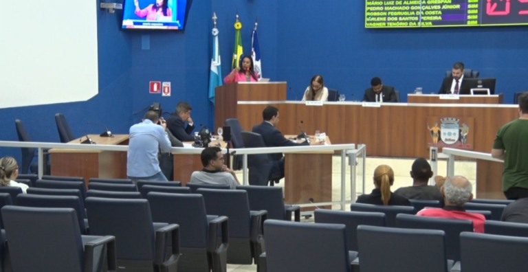 Câmara aprova projetos e discute educação e saúde na sessão