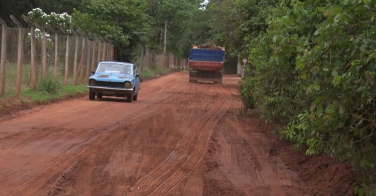 Prefeito anuncia início da pavimentação asfáltica na rua Urias Ribeiro