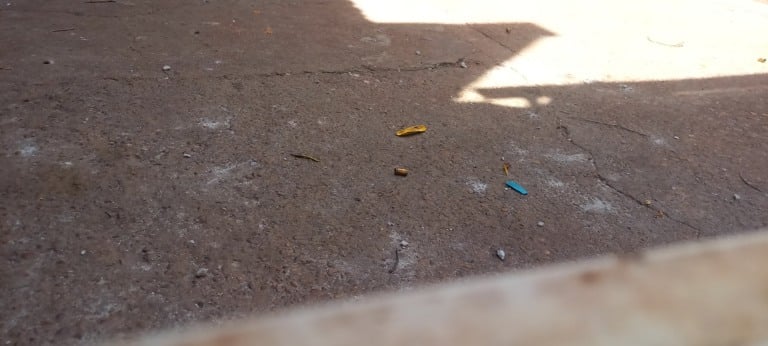 Homem enfrenta militares da Força Tática e acaba baleado na perna após Teaser não contê-lo