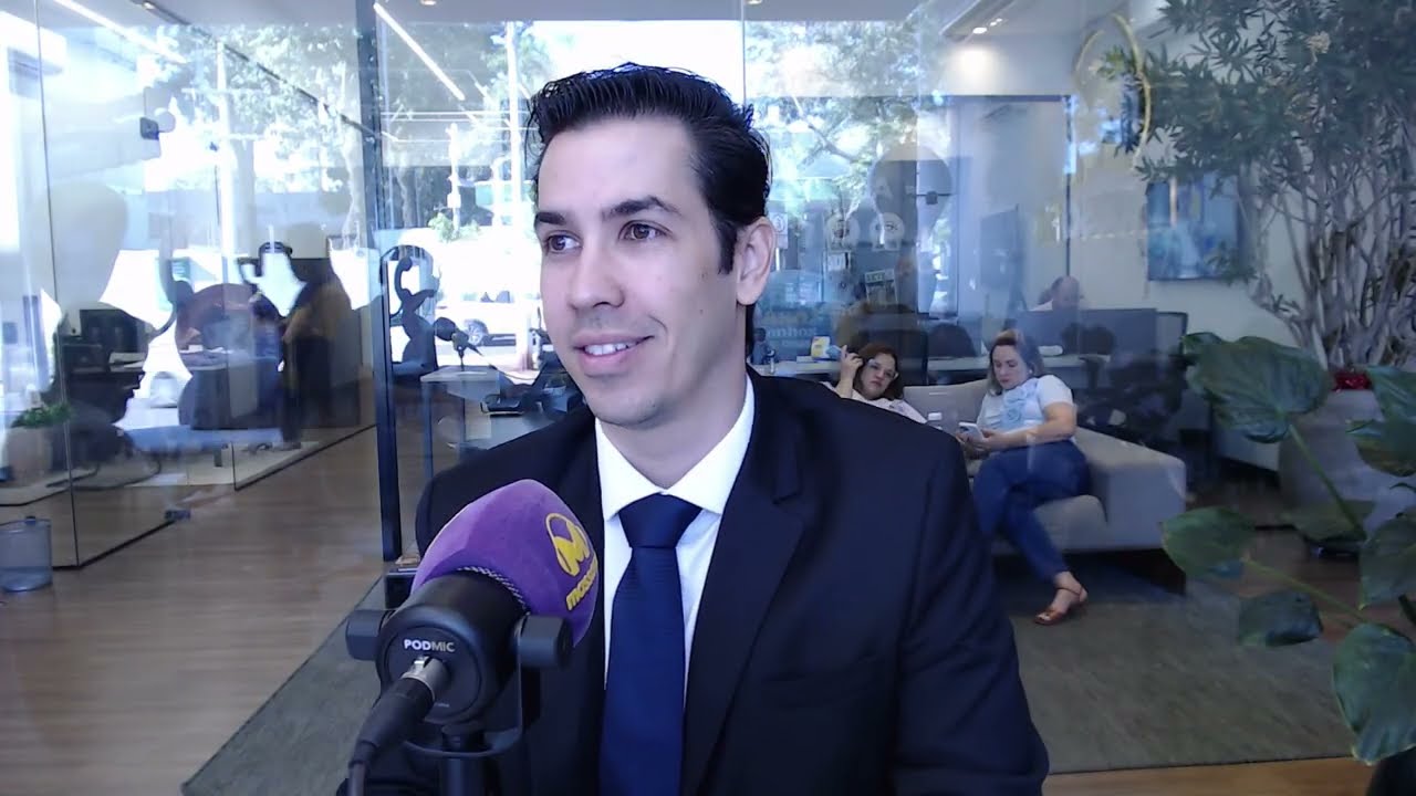 Heltonn Gomes participa do quadro Explicando Direito, no Programa Microfone Aberto / Foto: Rádio Massa FM Dourados Heltonn Gomes participa do quadro Explicando Direito, no Programa Microfone Aberto / Foto: Rádio Massa FM Dourados