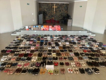 Este ano, a campanha está arrecadando tênis novos ou usados. O objetivo é arrecadar 500 pares até segunda-feira, dia 22 de dezembro. (Foto: Divulgação)