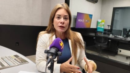 Cristiane Junqueira Schmidt durante entrevista na rádio Massa Campo Grande (Foto: Fernando de Carvalho/ Massa CG)