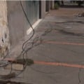 Cabos de energia ficam soltos e colocam em risco moradores da rua Oscar Guimarães