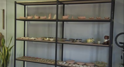 Artesã inaugura ateliê para vendas e escola de cerâmica em Três Lagoas