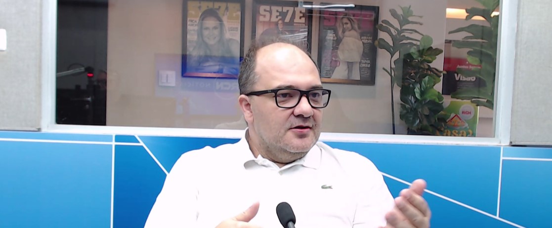 Ao lado da esposa, que auxilia na gestão, Vitor afirma que o objetivo é continuar expandindo com responsabilidade e inovação, sempre respeitando normas ambientais e de segurança. Foto: Reprodução/TVC HD. Ao lado da esposa, que auxilia na gestão, Vitor afirma que o objetivo é continuar expandindo com responsabilidade e inovação, sempre respeitando normas ambientais e de segurança. Foto: Reprodução/TVC HD.