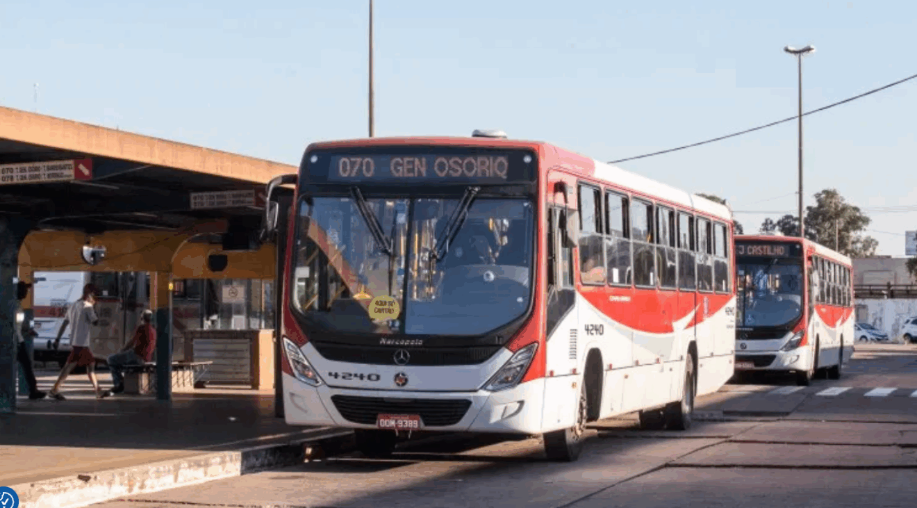 Transporte coletivo de Campo Grande voltaram a circular no fim da tarde desta quinta-feira (18). (Foto: Prefeitura de Campo Grande) Transporte coletivo de Campo Grande voltaram a circular no fim da tarde desta quinta-feira (18). (Foto: Prefeitura de Campo Grande)