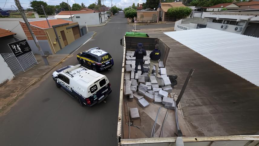 Maconha estava distribuída em fardos - Reprodução/PMMS Maconha estava distribuída em fardos - Reprodução/PMMS
