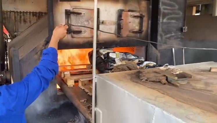 59 quilos de entorpecentes foram destruídos após a incineração (Foto: Polícia Civil)