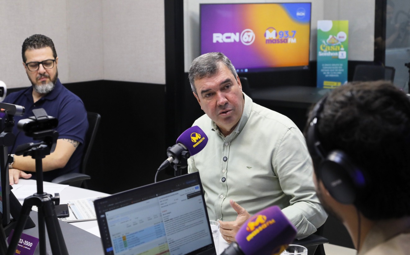 Governador Eduardo Riedel detalhou cronograma da concessão da Rota da Celulose e avaliou avanços na retomada da UFN3 durante entrevista - Foto: Saul Schramm/SECOM Governador Eduardo Riedel detalhou cronograma da concessão da Rota da Celulose e avaliou avanços na retomada da UFN3 durante entrevista - Foto: Saul Schramm/SECOM